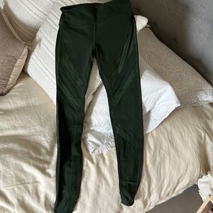 Alo Yoga women’s yoga leggings